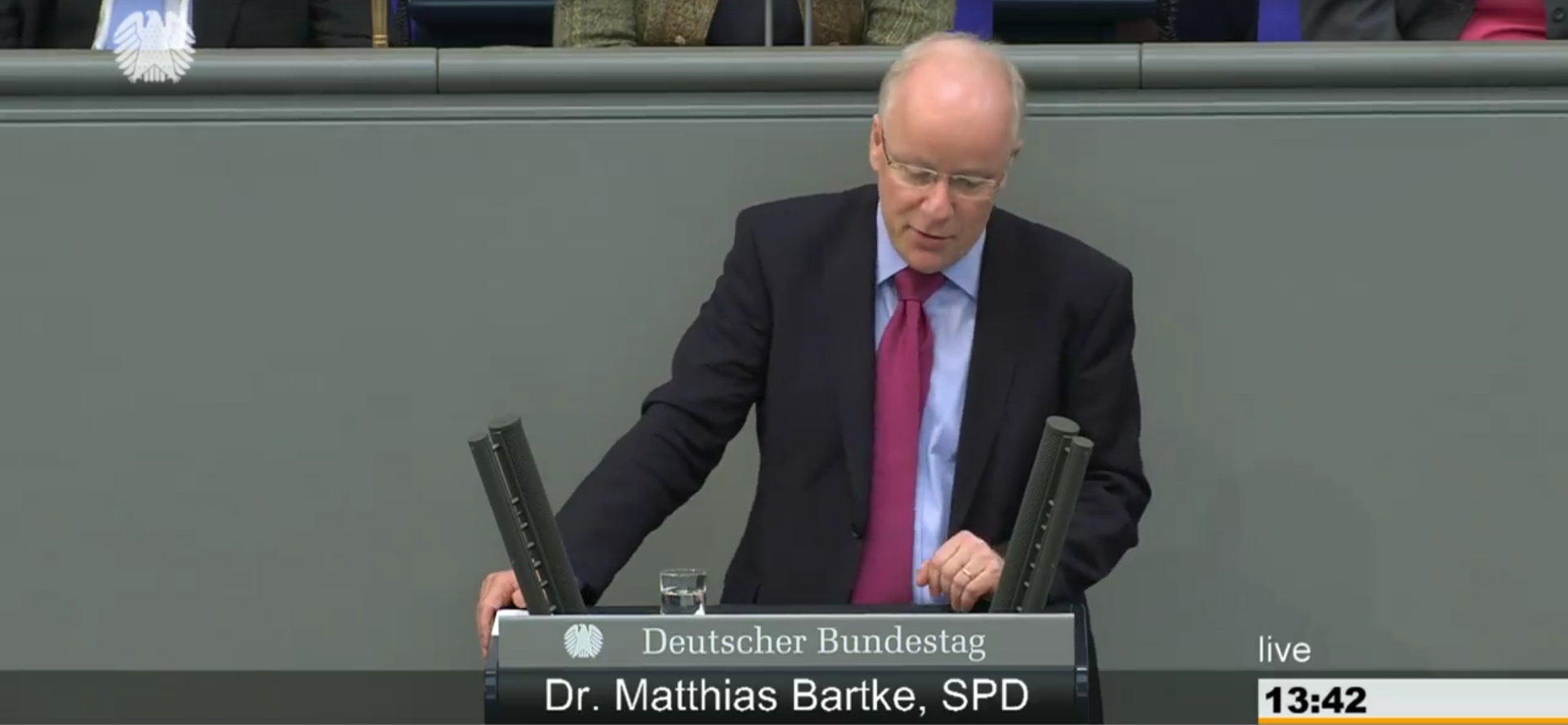 Dr. Matthias Bartke bei einer Rede im Bundestag