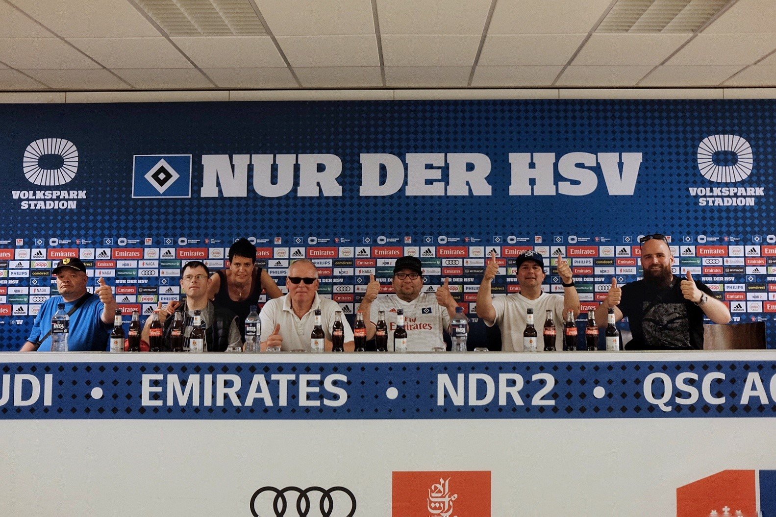 HSV Fanclub die Holsten Anker mit Fanny Boyn auf der Pressebühne