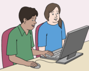 Zwei Menschen sitzen am Computer und schauen gemeinsam auf den Bildschirm.